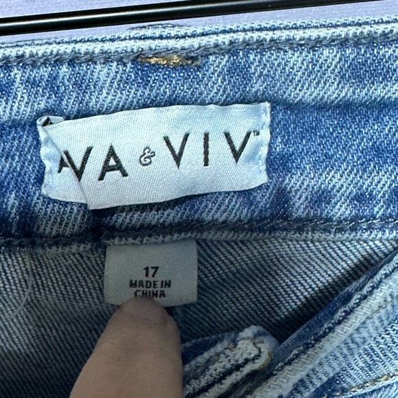 High Rise Bermuda Stretch Denim Short Size 17 Ava & Viv NWOT - Picture 10 of 11